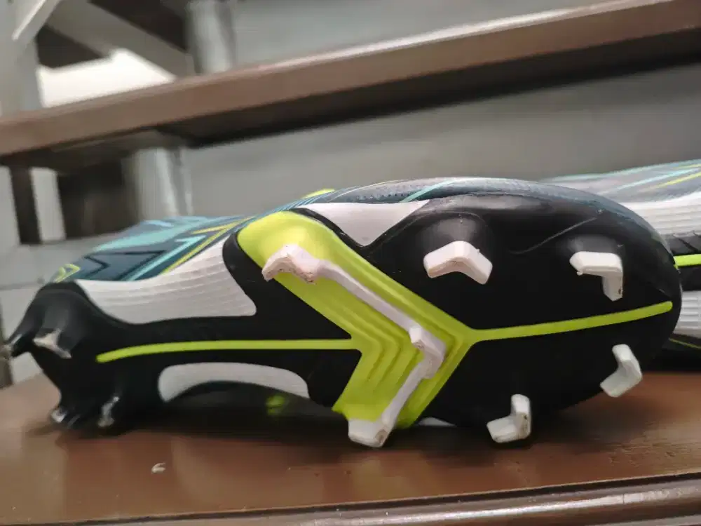 Sepatu Bola Spotec Velocity baru dipakai 30 menit