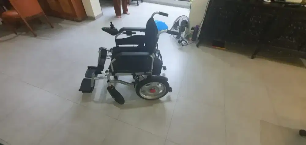 preloved/second kursi roda elektrik merk careindo