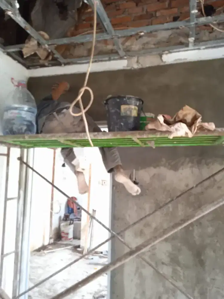 Tukang bangunan  harian dan borongan