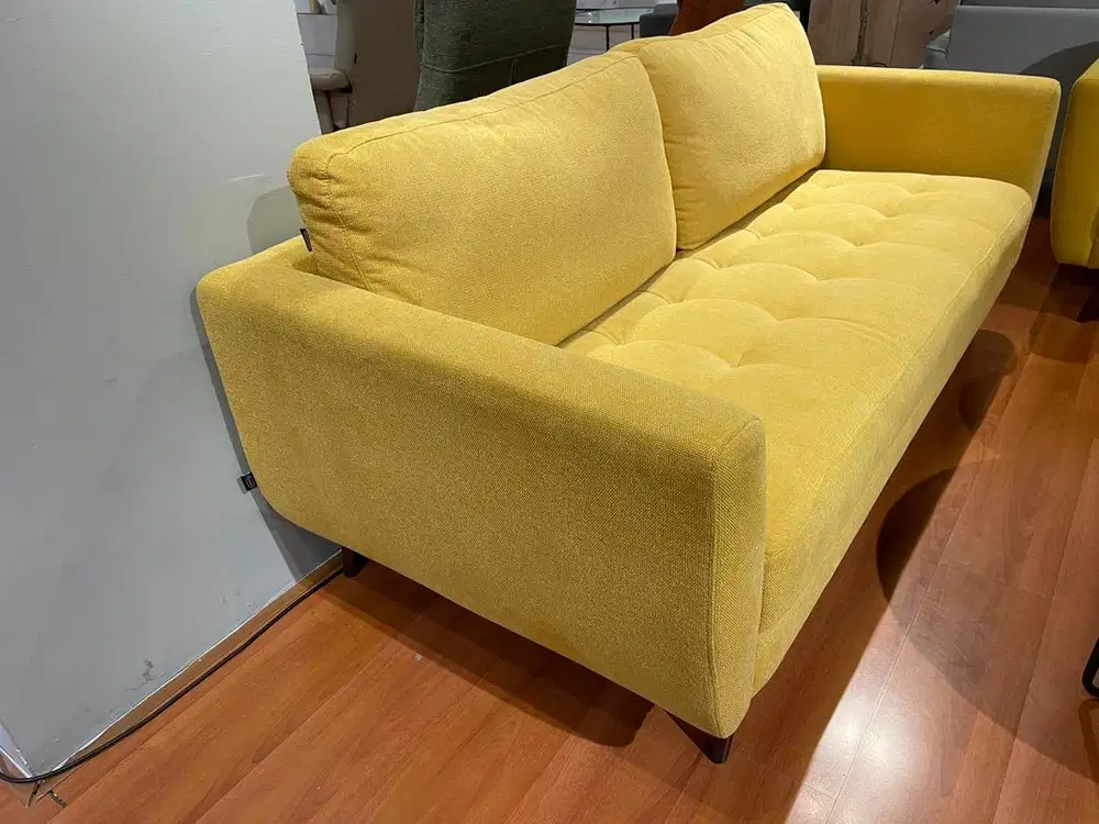 Dijual sofa informa serie Arlington warna kuning