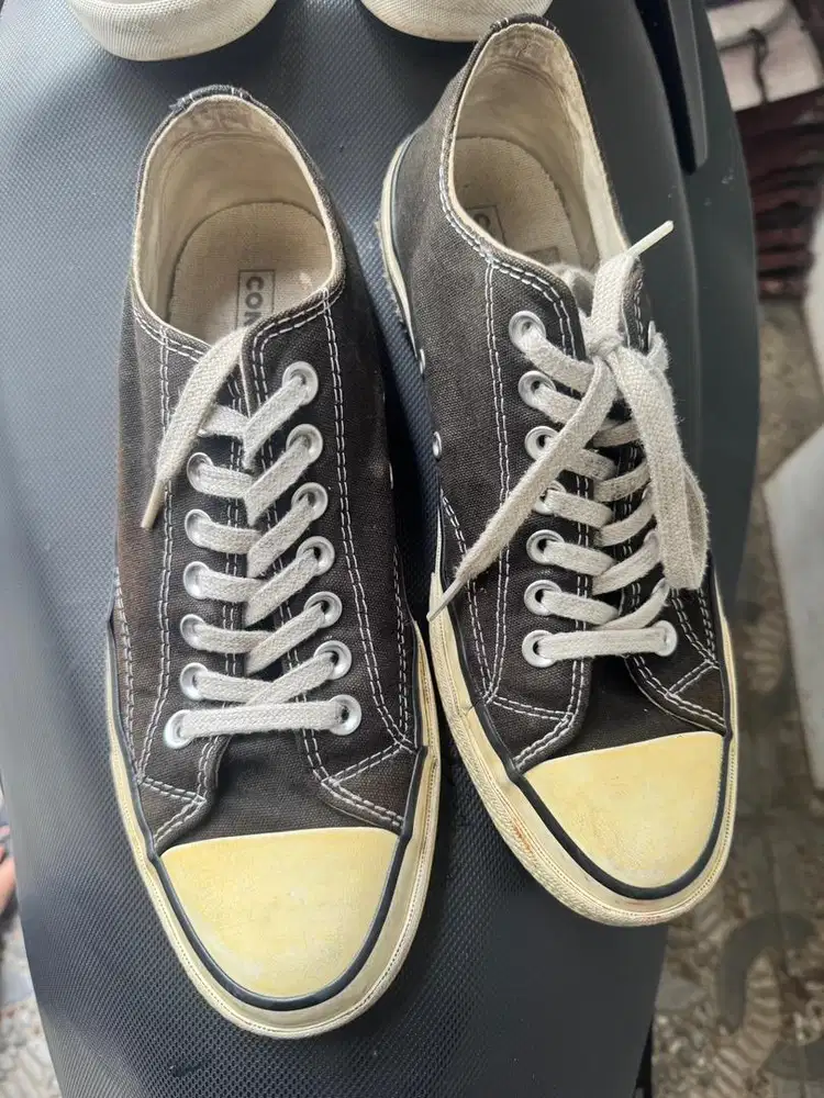 Sepatu converse dan vans