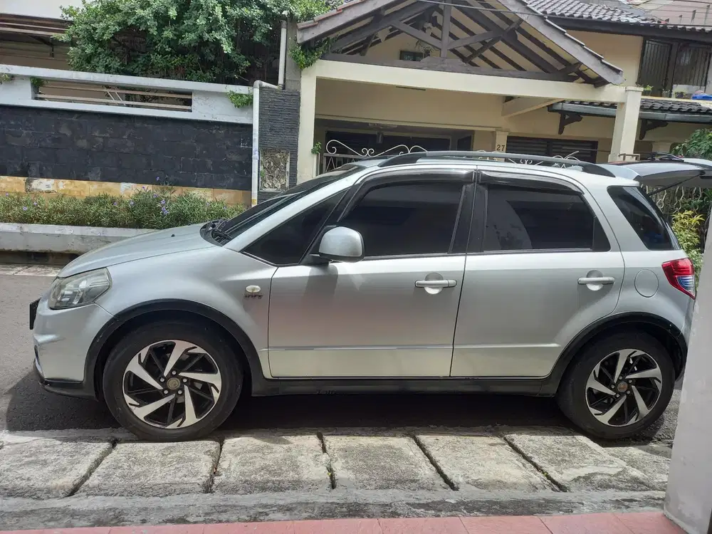 Suzuki SX4 2011 A/T Bensin Silver Plat Ganjil