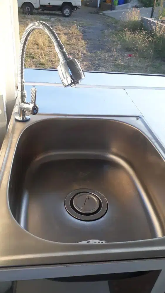 Rombong kontainer warna orange