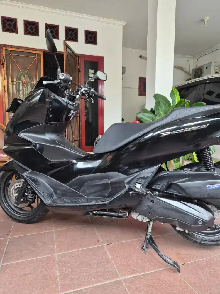 PCX Hitam 160cc tahun 2024 pemakaian pribadi
