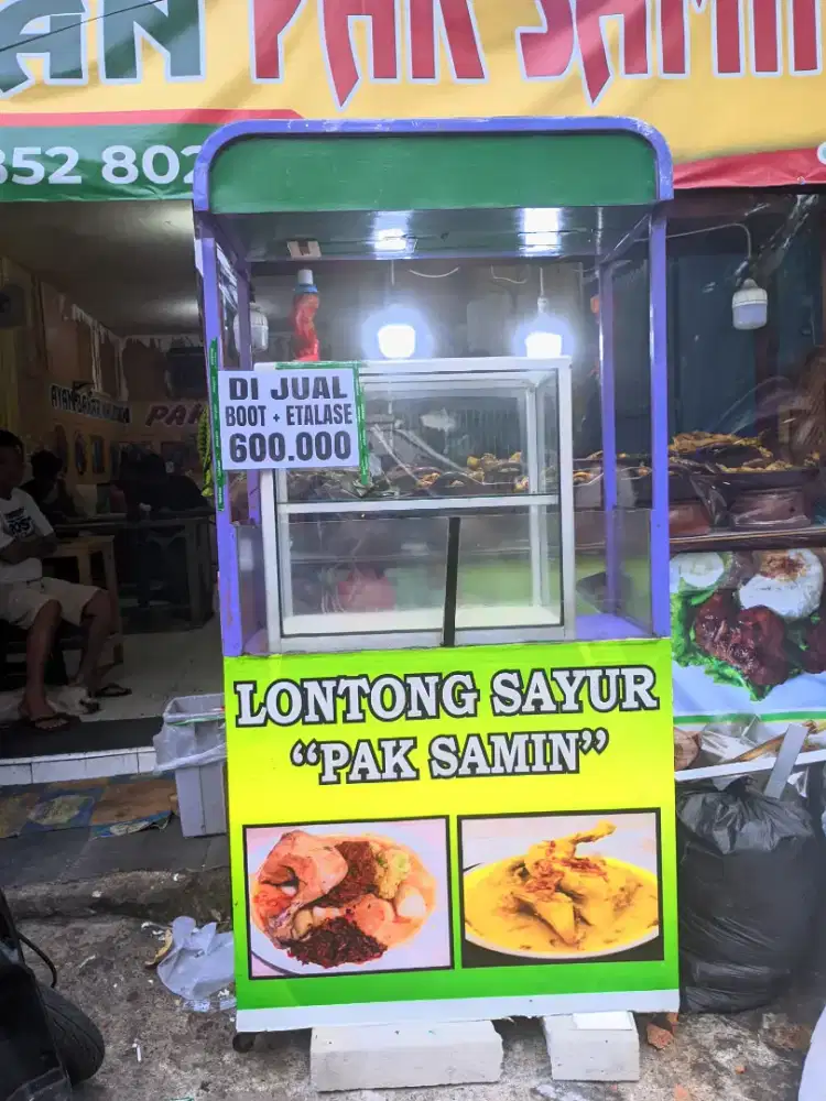 Di jual cepat boot/grobak + etalase kaca