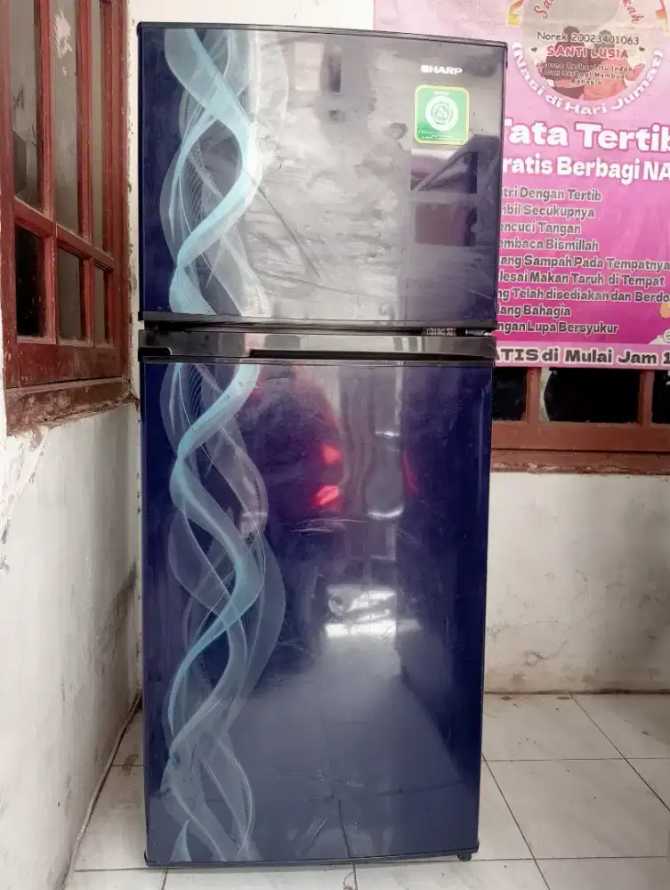 Di jual kulkas Sharp 2 pintu masih orisinil pabrik