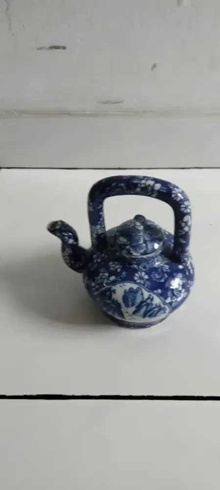 Teko keramik antik koleksi lama