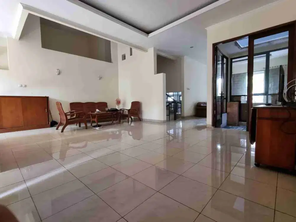 rumah bagus 2 lantai kavling dki meruya utara siap huni lokasi nyaman dan tidak bising untuk tinggal