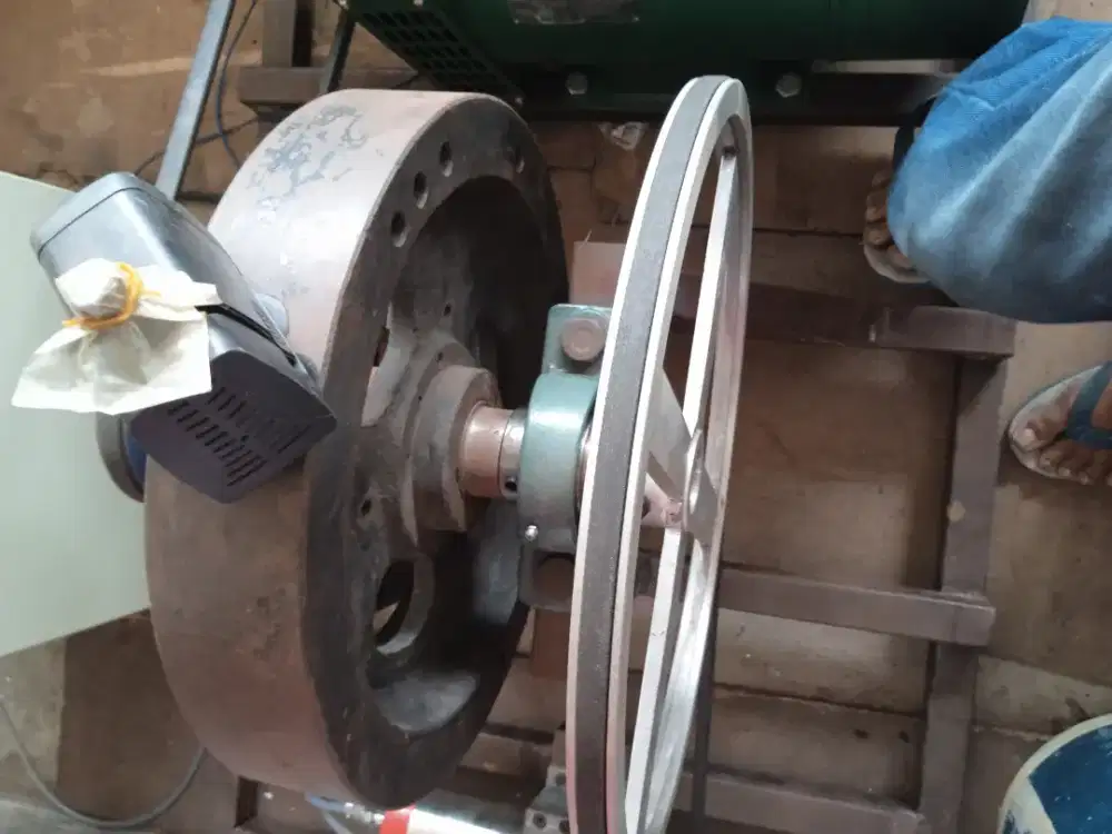Flying wheel plus bearing