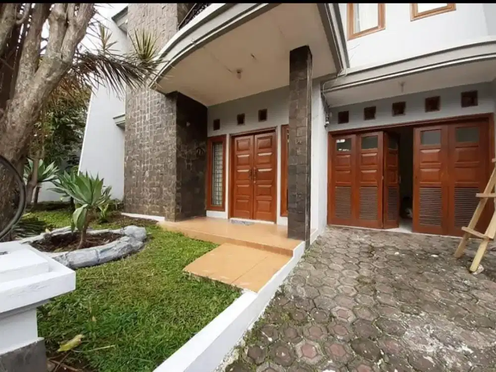 Disewakan Rumah 2 lantai Cigadung Bandung Lingkungan Asri dan Nyaman