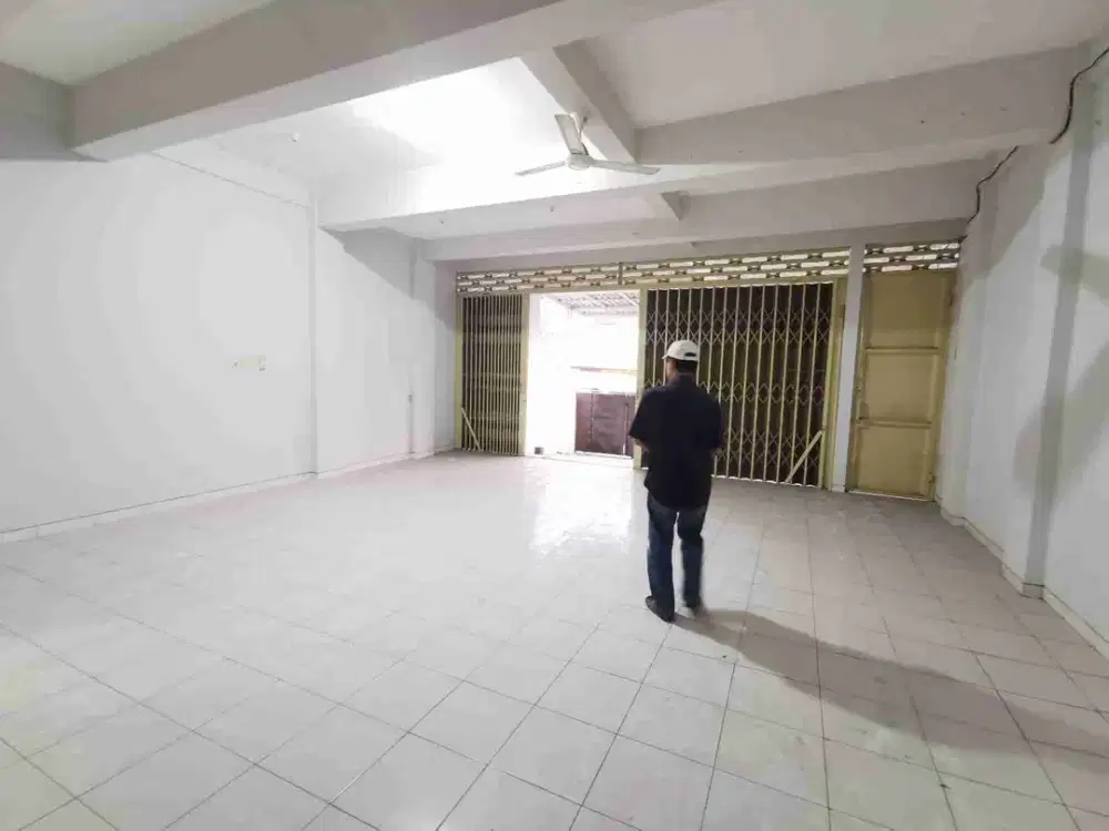 sewa ruko 2Lt karang empat cocok buat kantor,expidisi dll.akses truk masuk.