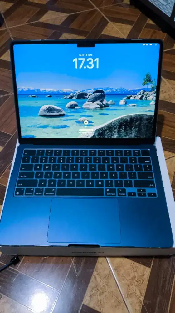 Macbook air m2 8/256 fullset mulus kaya baru ex iBox
