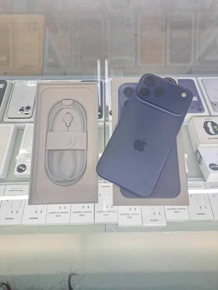 Second IPhone 17 Pro Max 256GB Deep Blue Resmi Blibli ON 19 Oktober