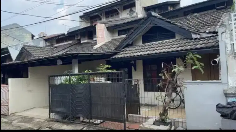RUMAH BESAR DI KOMPLEK BSK KALIMALANG