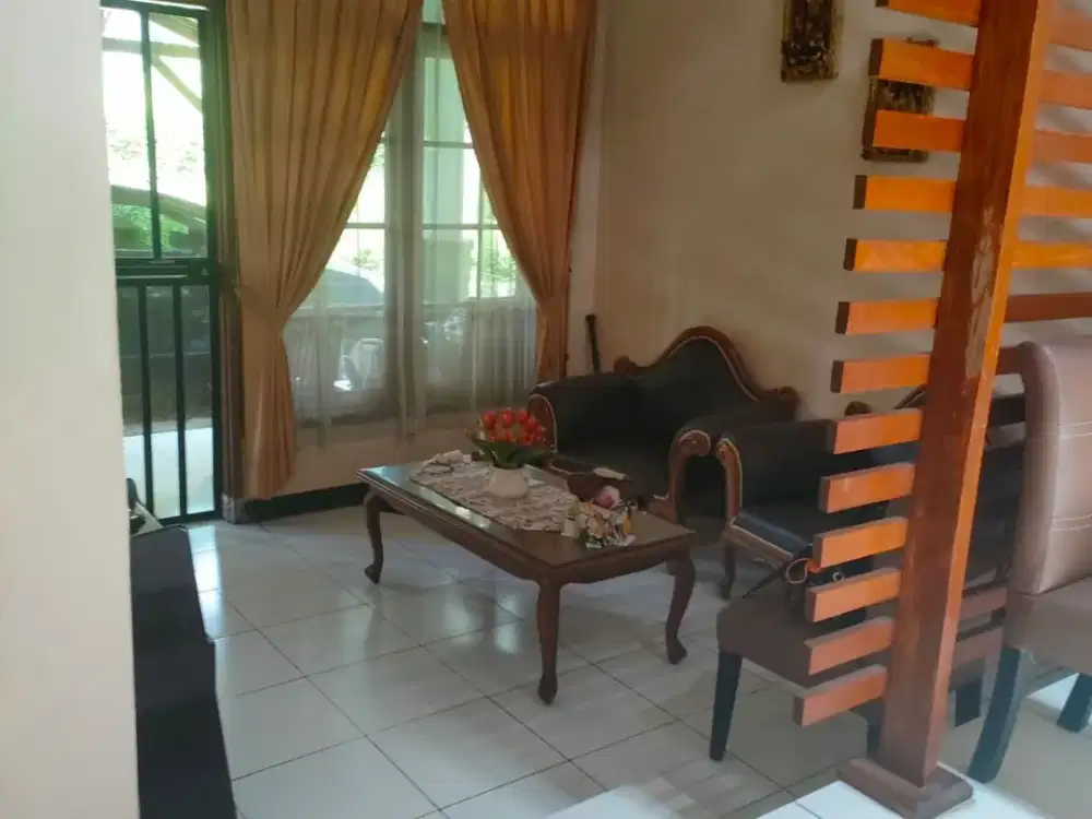 CISITU, DAGO. RUMAH SIAP HUNI DENGAN KEBUN LUAS DI KOTA BANDUNG