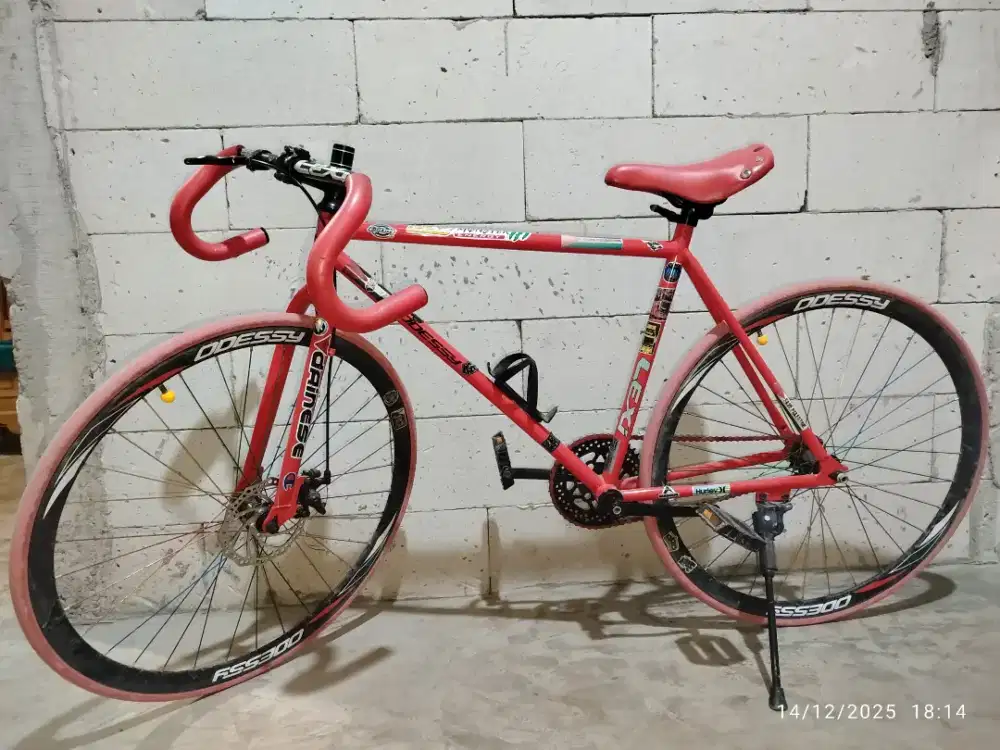 Sepeda Fixie Odessy Merah