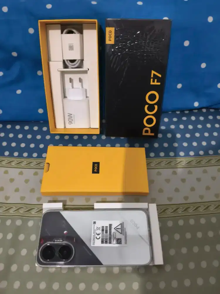 Handphone Poco F7 Silver 99% Like New dan Fullset (Nego Pertamax)