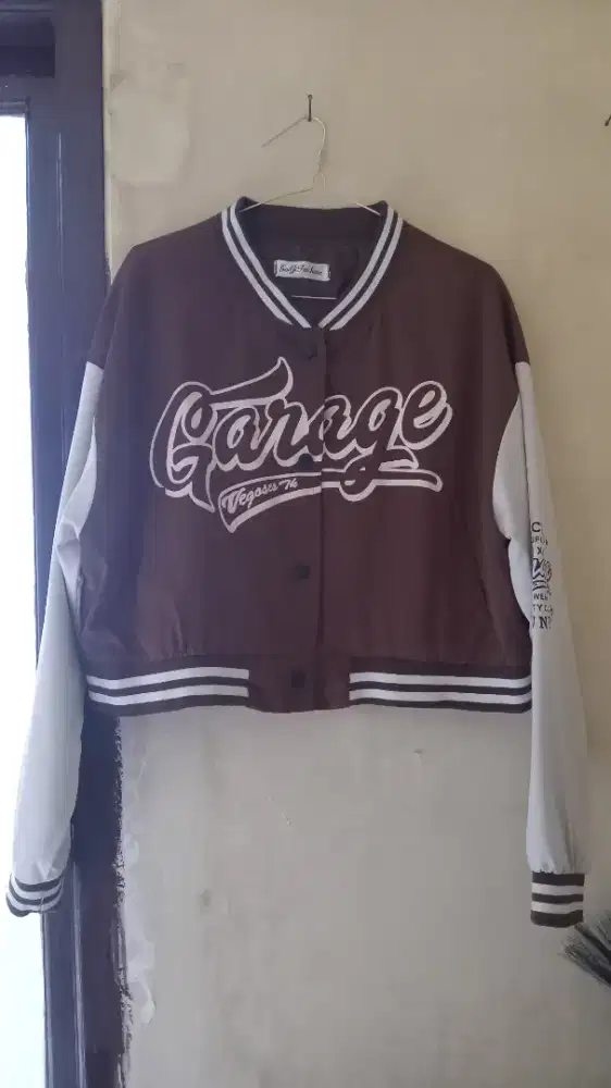 Jaket Varsity crop
