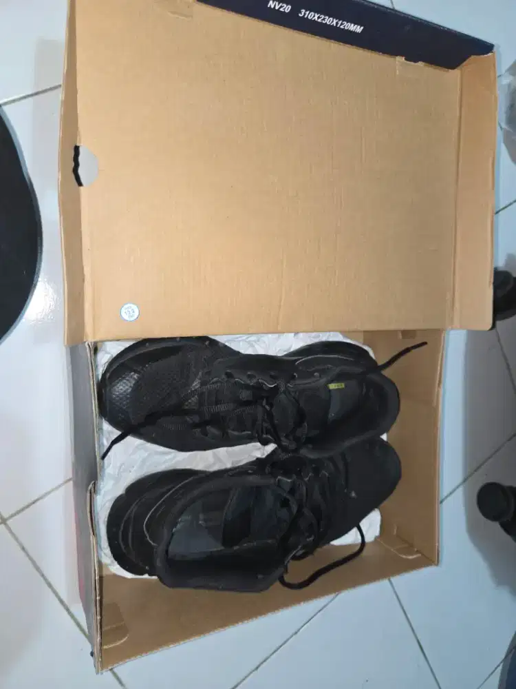 Sepatu ukuran 40 cewek dan cowok