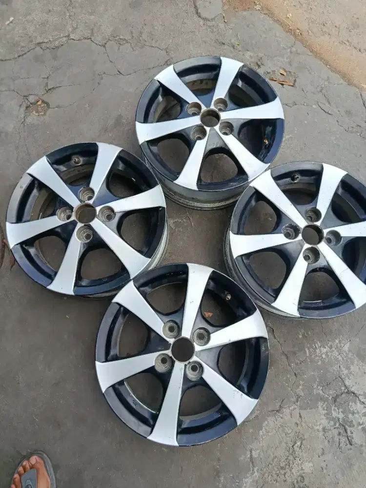 Velg Mobil OEM Daihatsu Ayla R14 Pcd 4x100