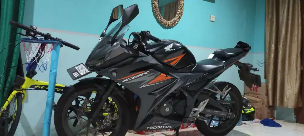 Honda CBR 150 R | 2019