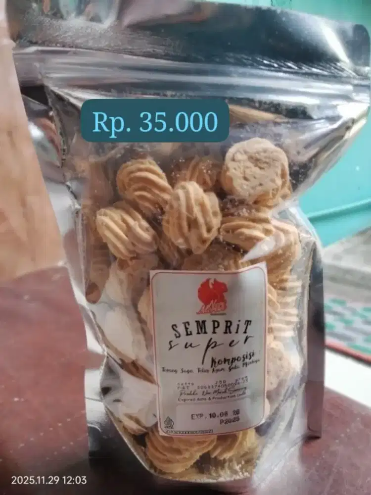 Aneka Camilan Kacang dan Kue kering