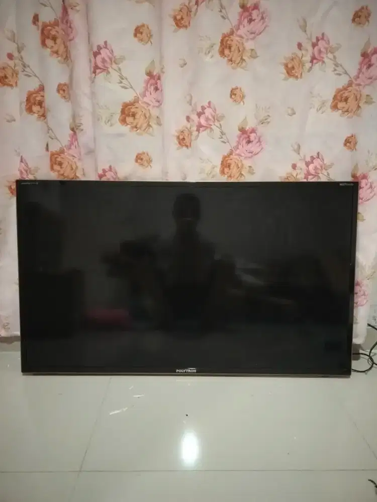 Jual apa adanya tv Polytron 40in mesin nyala suara ada layar mati