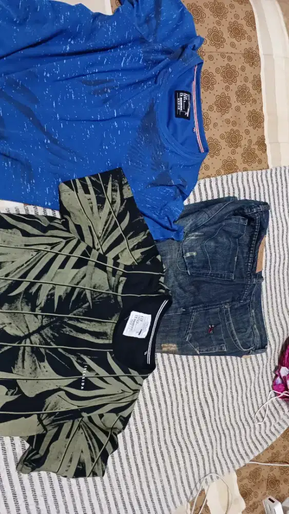 Jeans dan kaos msih bagus