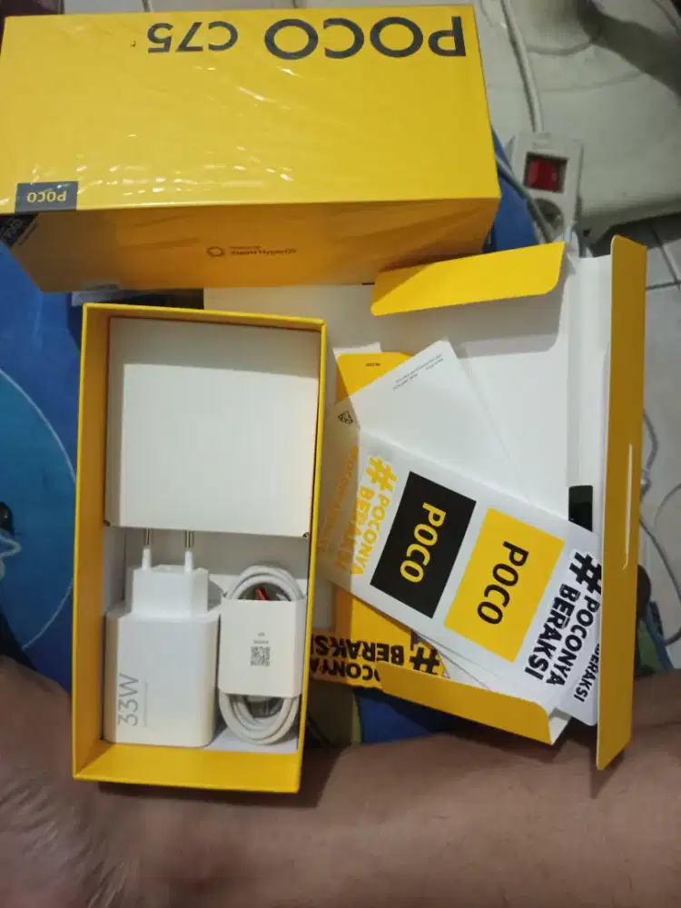 dusbuk charger poco c75. fullset