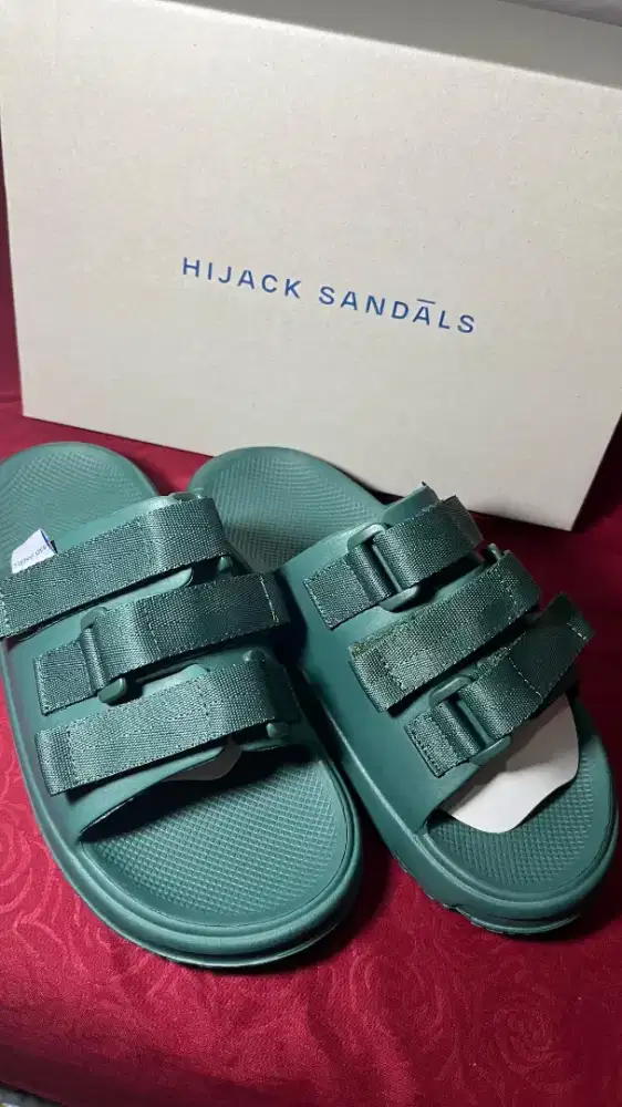 Hijack Sandals kondisi masih baru dengan warna tosca