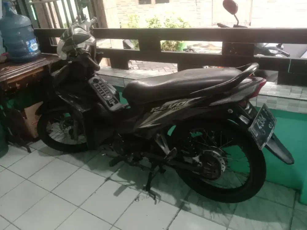 Revo th 2011 tgn pertama dan atas nama sendiri dari baru