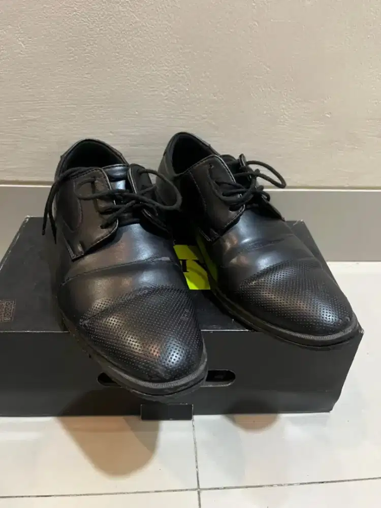 Sepatu Second Pantofel Gabino Hitam Size 40-41