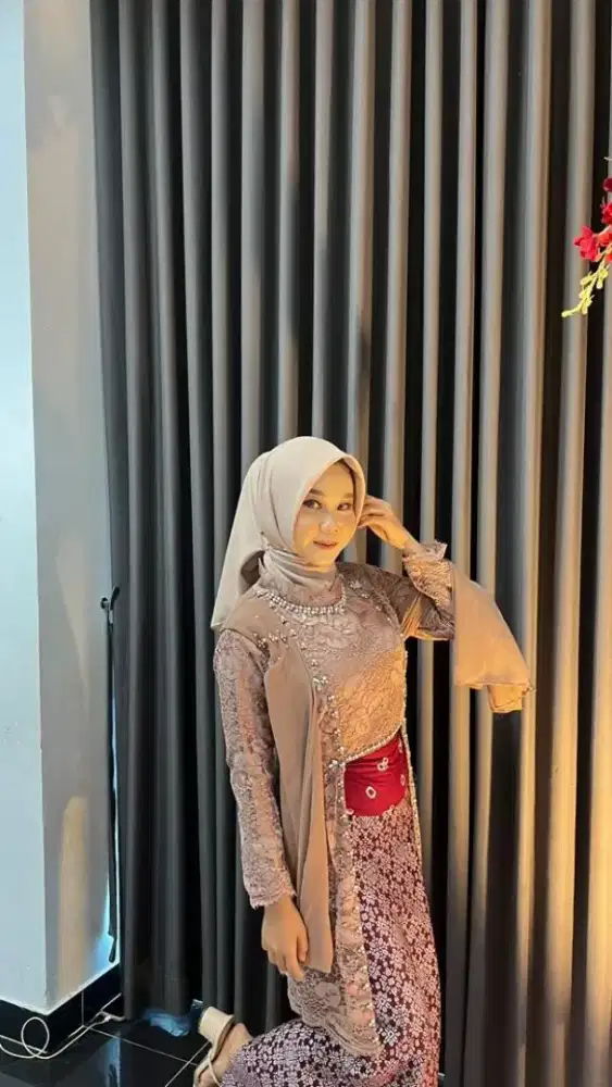 Kebaya modern indah