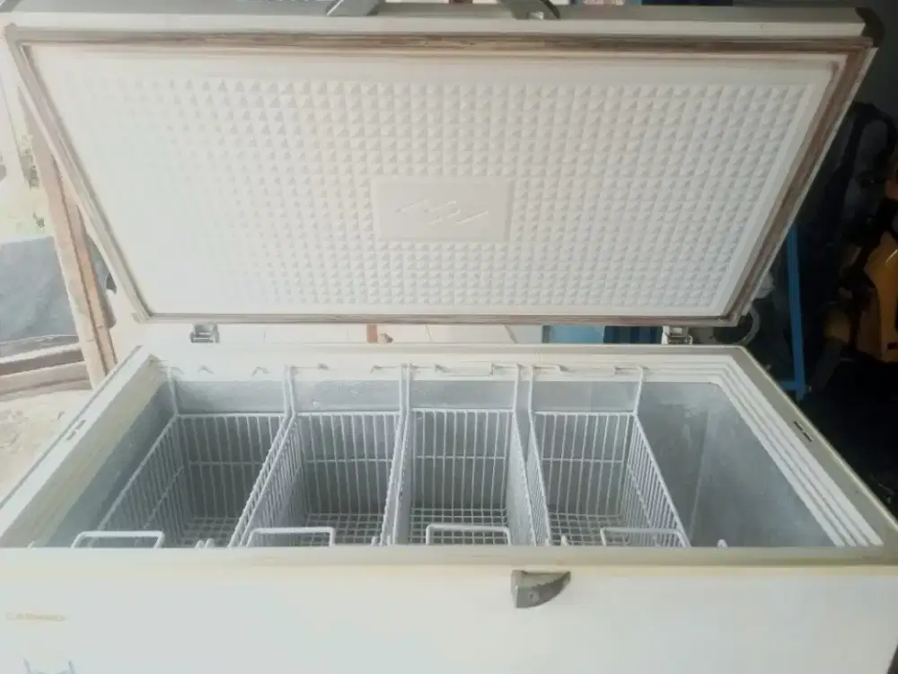 Freezer box 333 liter normal bnget, beku rata
