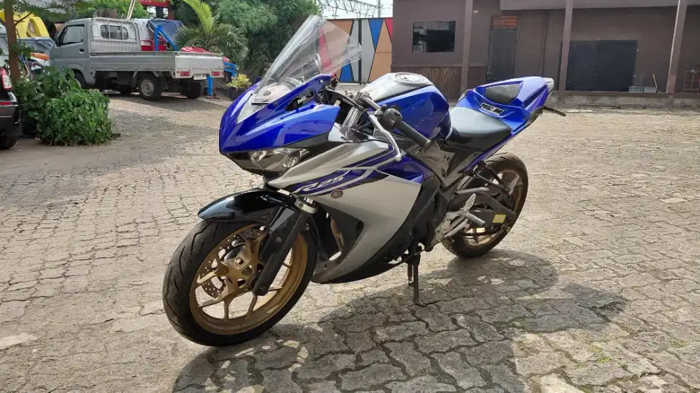 Yamaha R25 pajak hidup