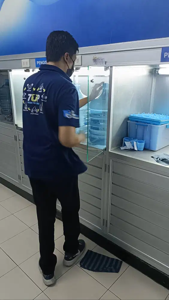 Dibutuhkan: Posisi KARYAWAN Gerai Air Minum Biru