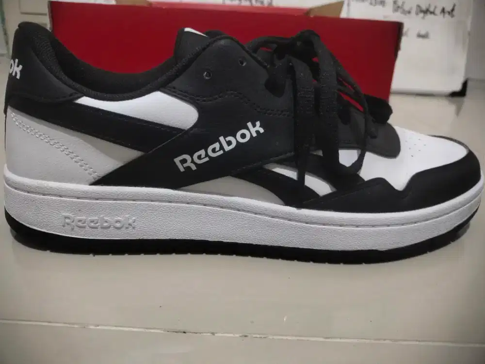 Jual sepatu merk Rebook ukuran 42