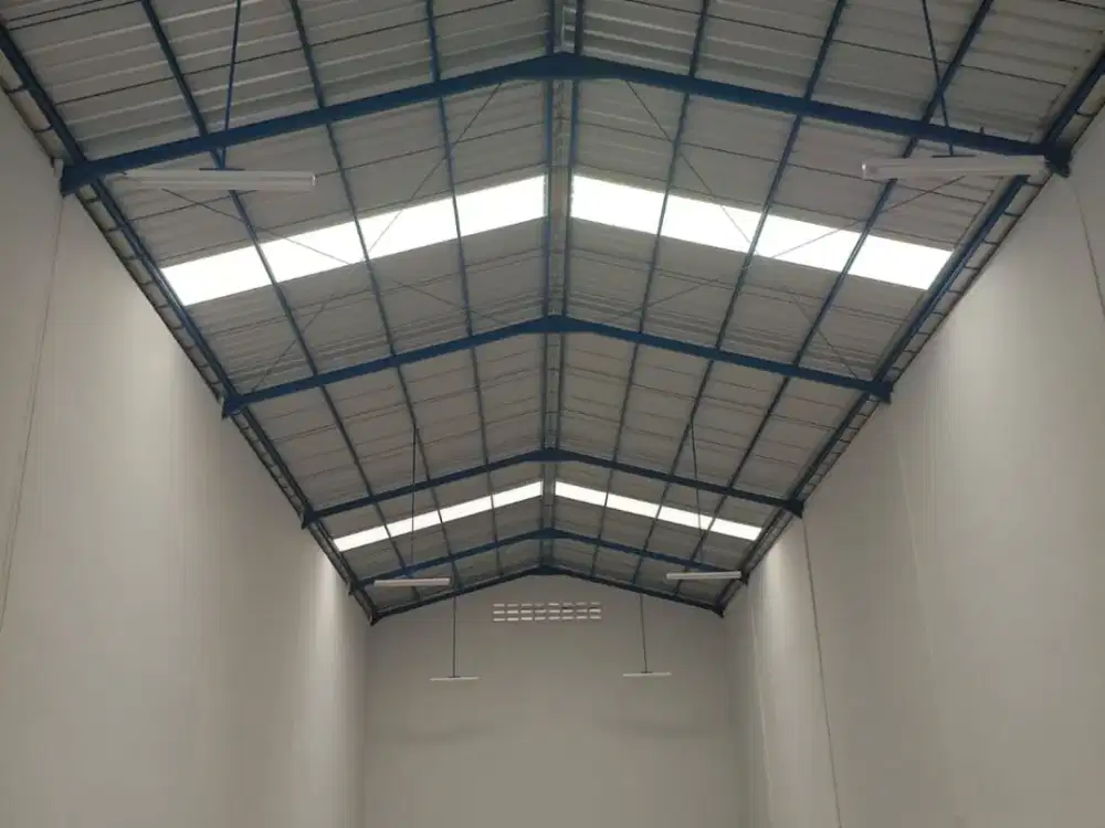 Gudang Rapi Akses Container Siap Pakai di Pergudangan Yugi Sungai Turi Tangerang