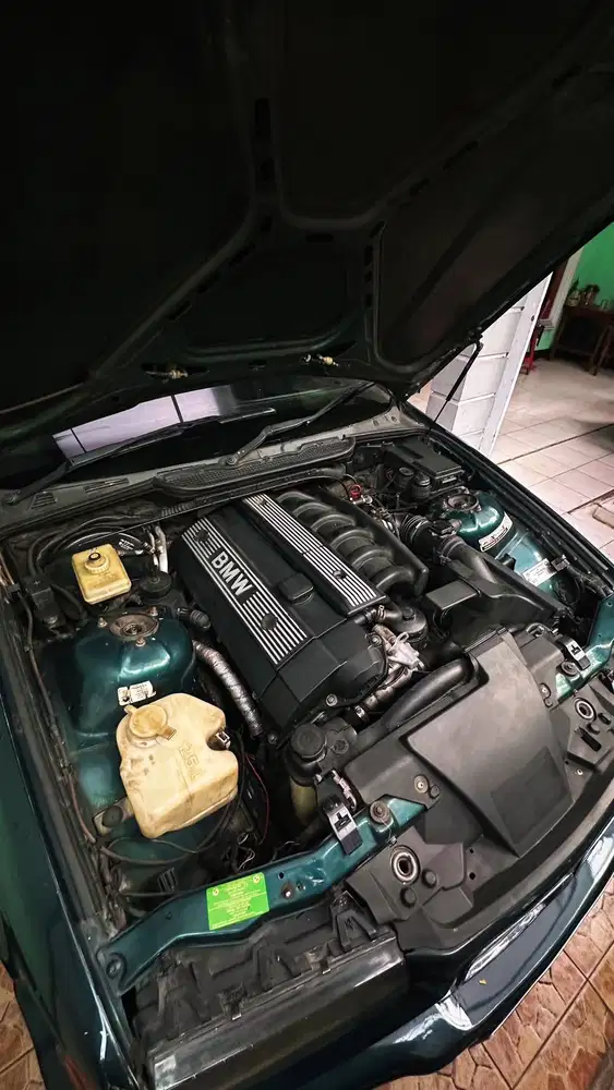 BMW 323i 1996 Bensin
