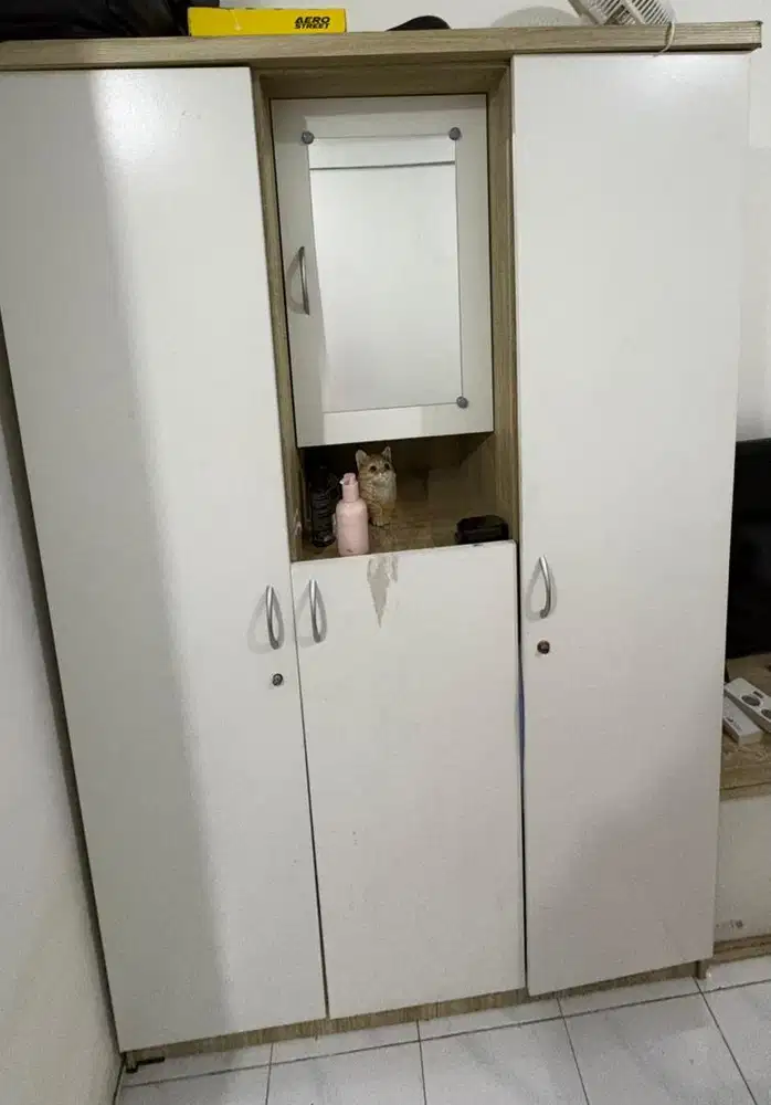 Jual santai lemari 3 pintu