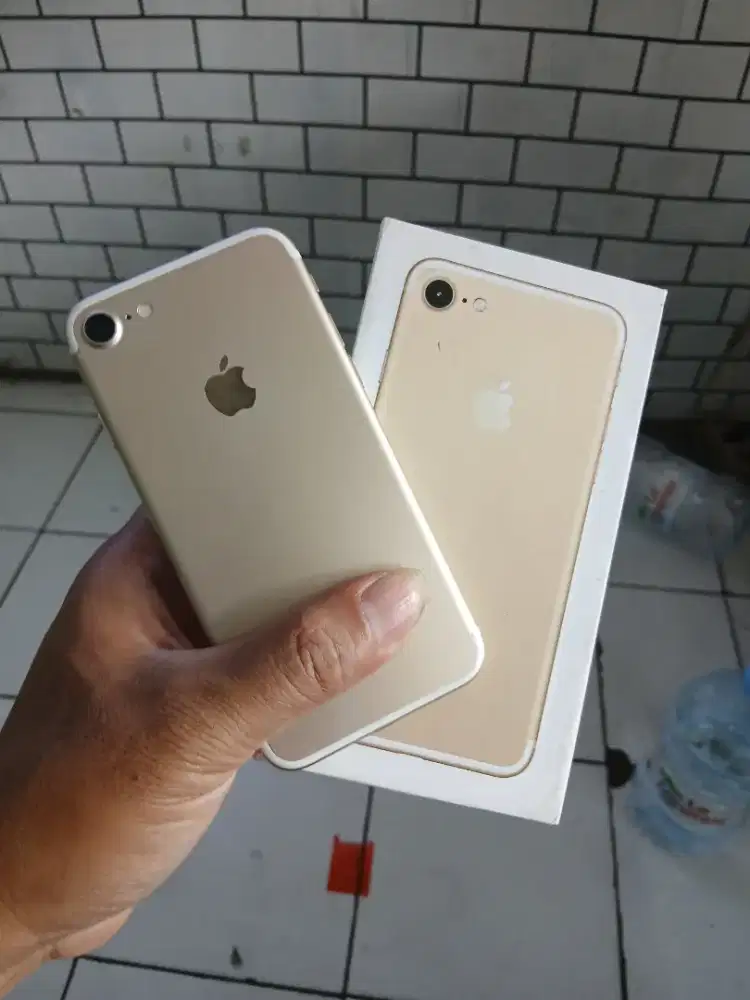 Iphone 7 32GB lengkap bisa semua kartu aman