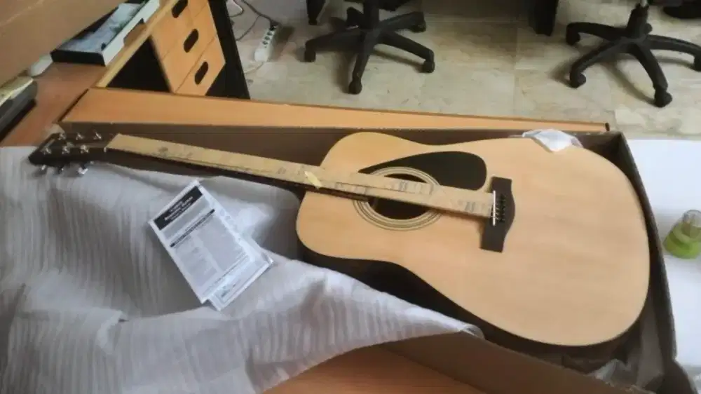 Gitar akustik Yamaha f310