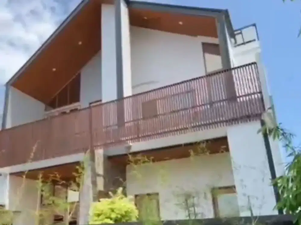 RUMAH MEWAH DI KOMPLEK PEMDA, PEKANBARU KOTA