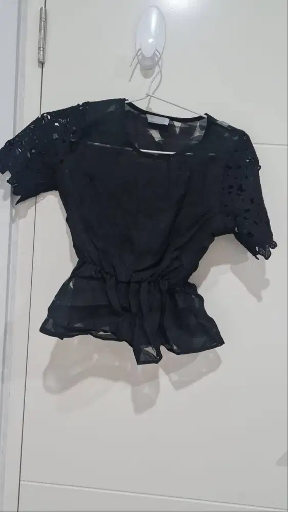 Baju-baju Wanita (Ukuran M) Masing-masing 10k (Bekas)