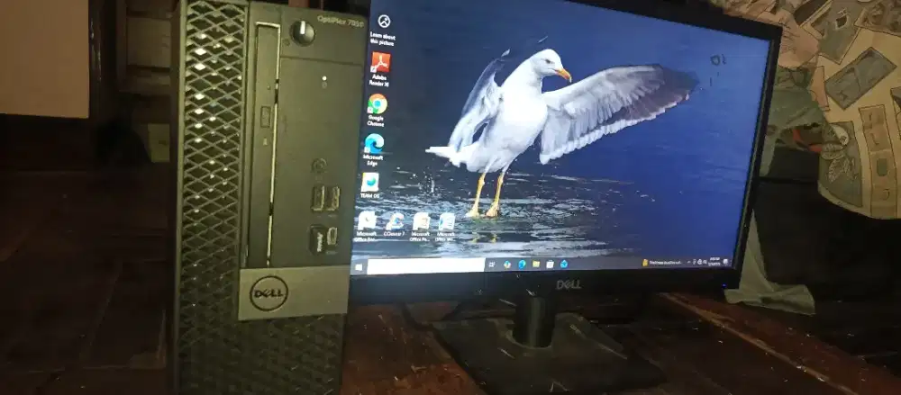 Jual cpu satu set merk dell 7040 + monitor dell 19