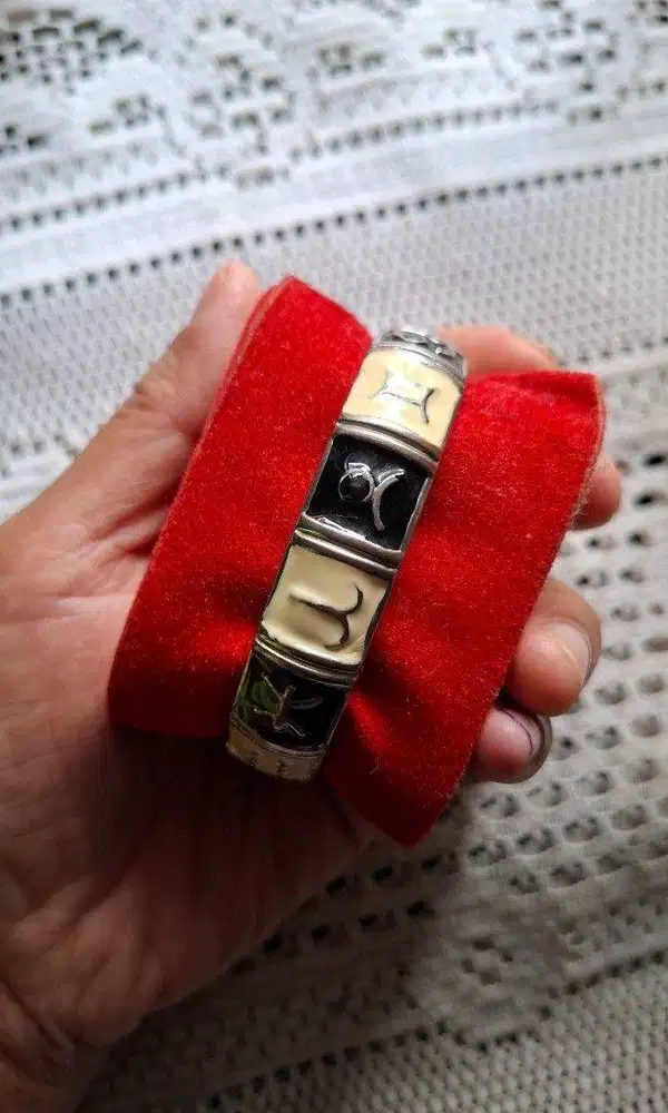 Gelang Vintage Hinged Bangle Zodiak Enamel Edisi 1982