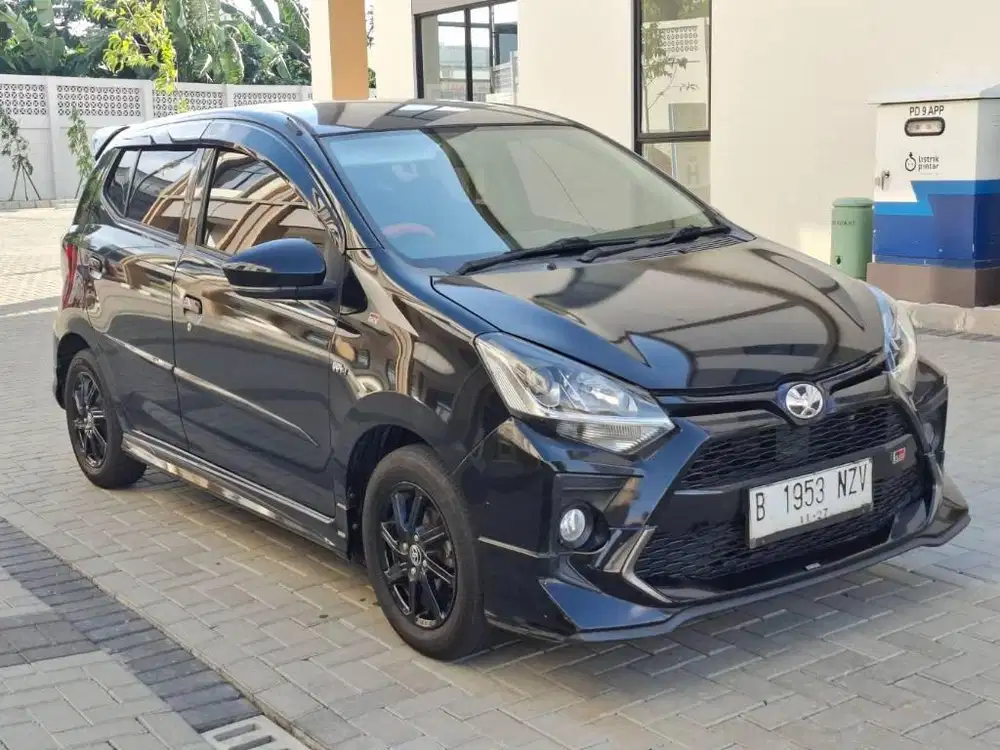 AGYA GR SPORT AT 2022 HITAM