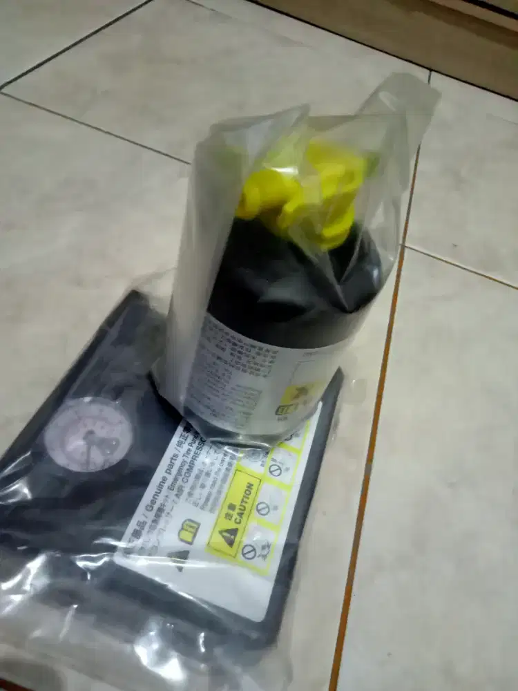 Pompa mobil + obat cairan penambal ban