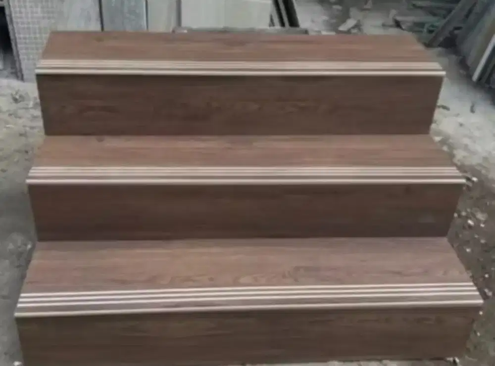 Granit trap tangga stepnosing motif kayu