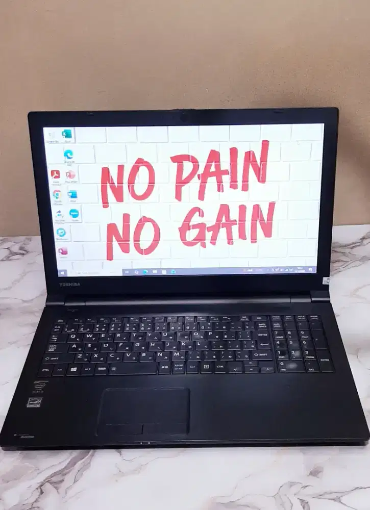 Laptop Toshiba Core i5 Ram 8 ssd 128 layar 15 inch keyboard numlock